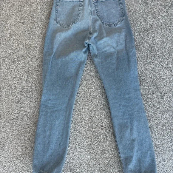 Abercrombie & Fitch Ultra High Rise Ankle Straight Jean - Picture 3 of 3